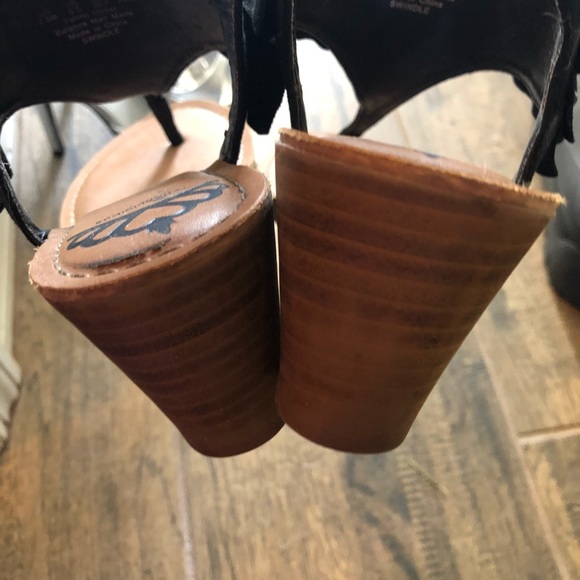 Sandals - Picture 2 of 3